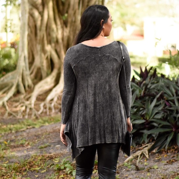 🚨1 Small left! Grey Mineral Wash Thermal - Picture 4 of 4